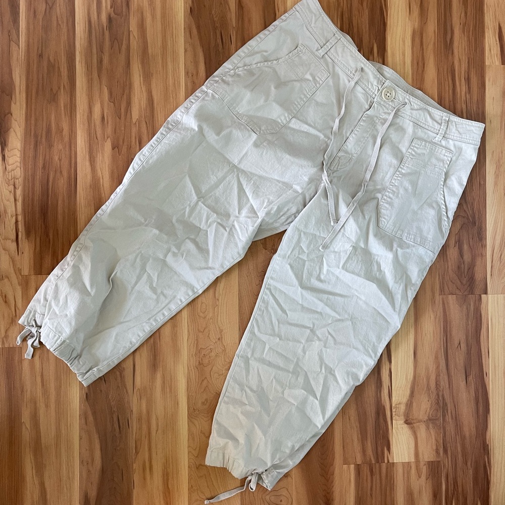 Women’s Size 14 Khaki Capris